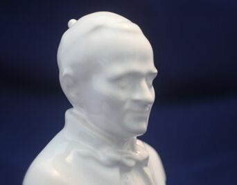 Papież Jan Paweł II - popiersie średnie glazura biała